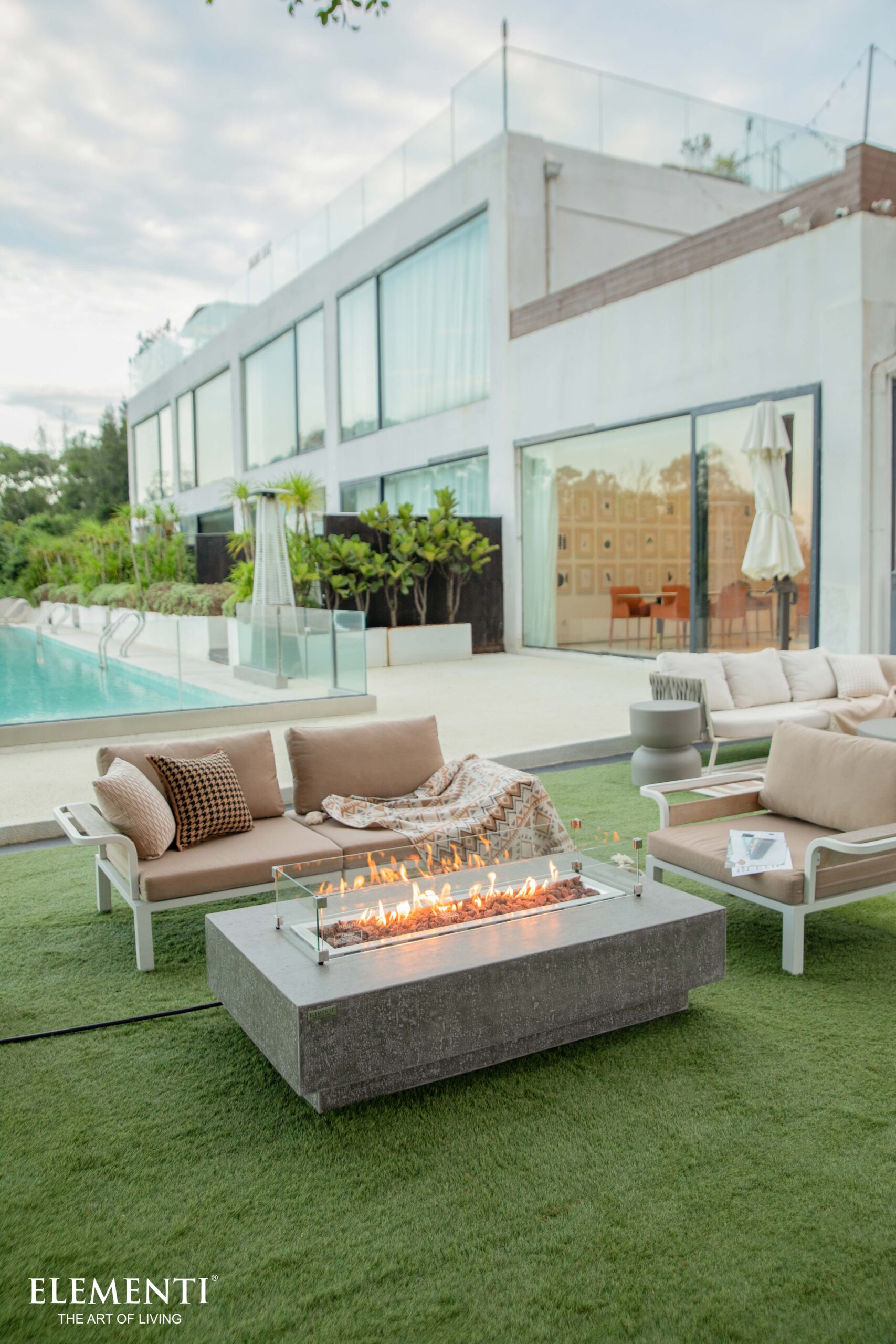 Hampton Fire Table with Flame Guard by Elementi (6) Hampton Fire Table with Flame Guard by Elementi (6)